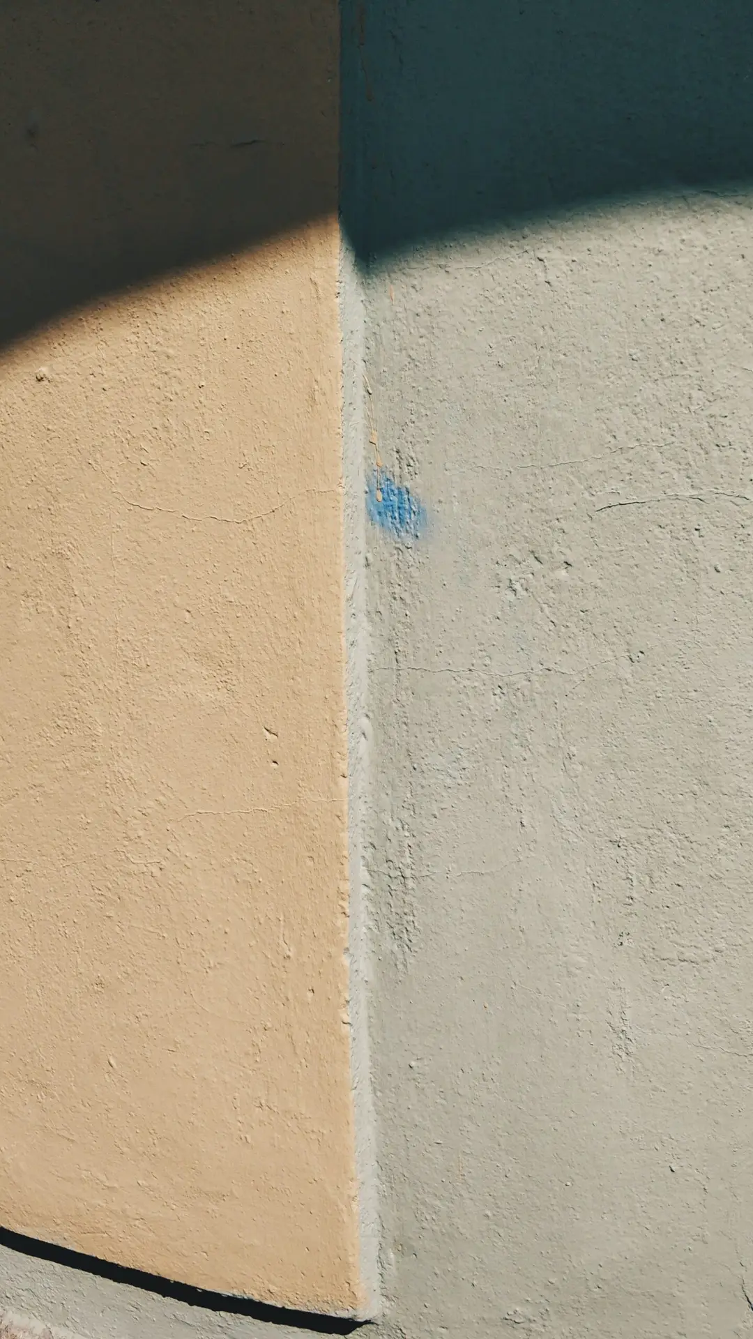 Professional stucco crack repair contractor repairing exterior damage in Tampa Florida